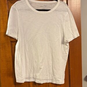 Universal thread White T-Shirt Size Large